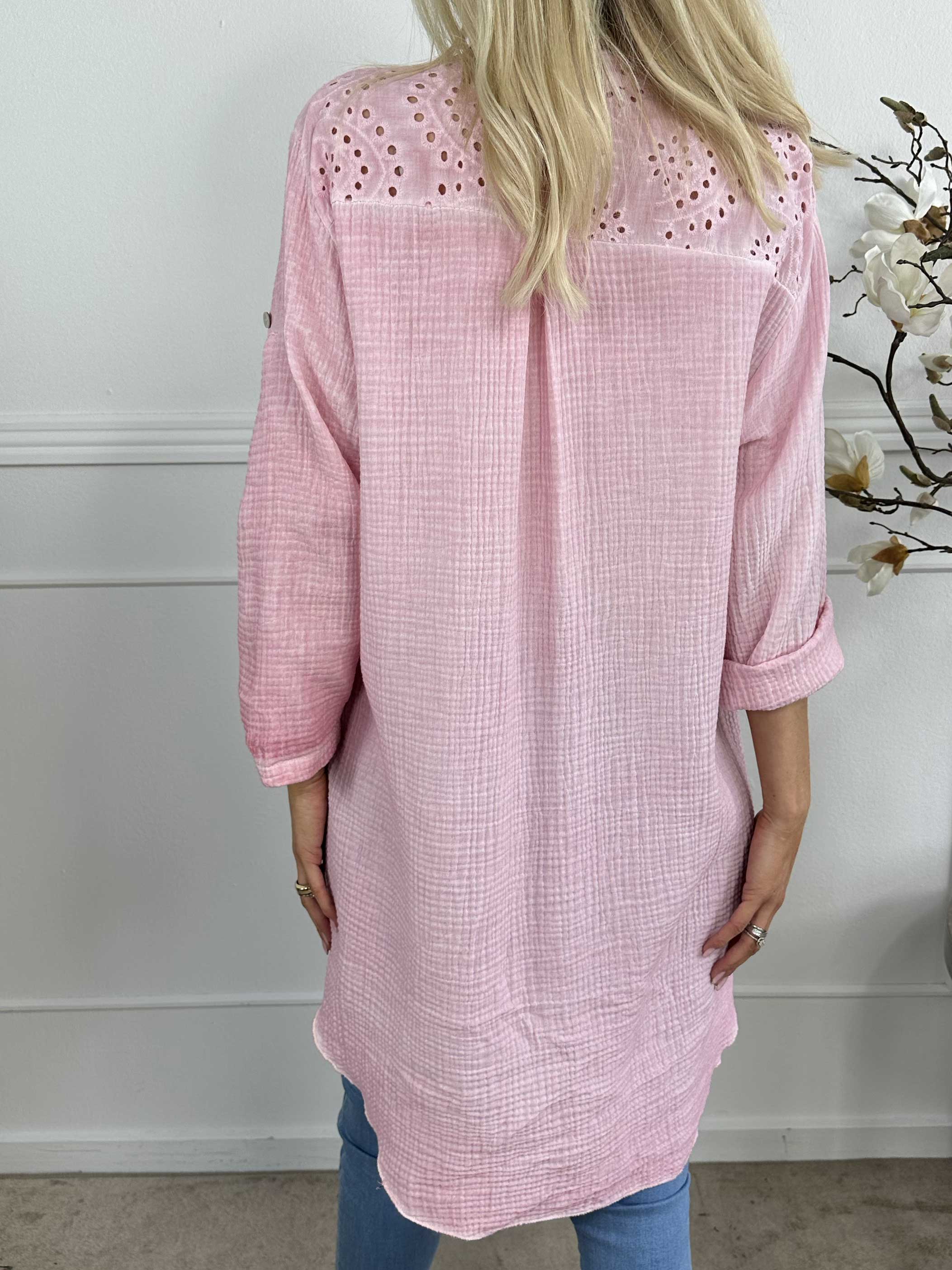 Inez - Lang blød skjorte i bæk og bølge stof